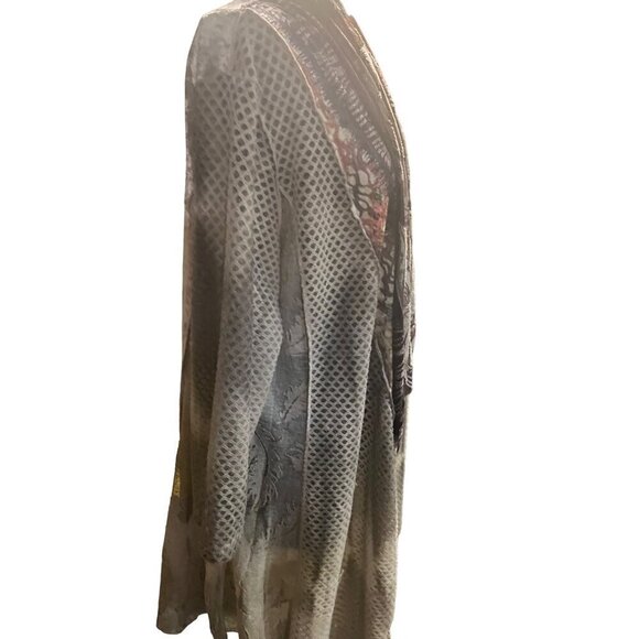 Gently used grey feather print Cardin size medium - Picture 9 of 16